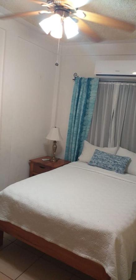 Hotel Y Restaurante Cesar Mariscos 텔라 외부 사진