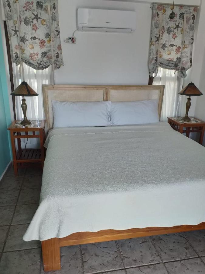 Hotel Y Restaurante Cesar Mariscos 텔라 외부 사진