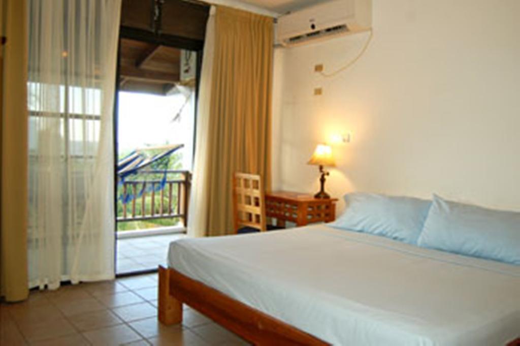 Hotel Y Restaurante Cesar Mariscos 텔라 객실 사진