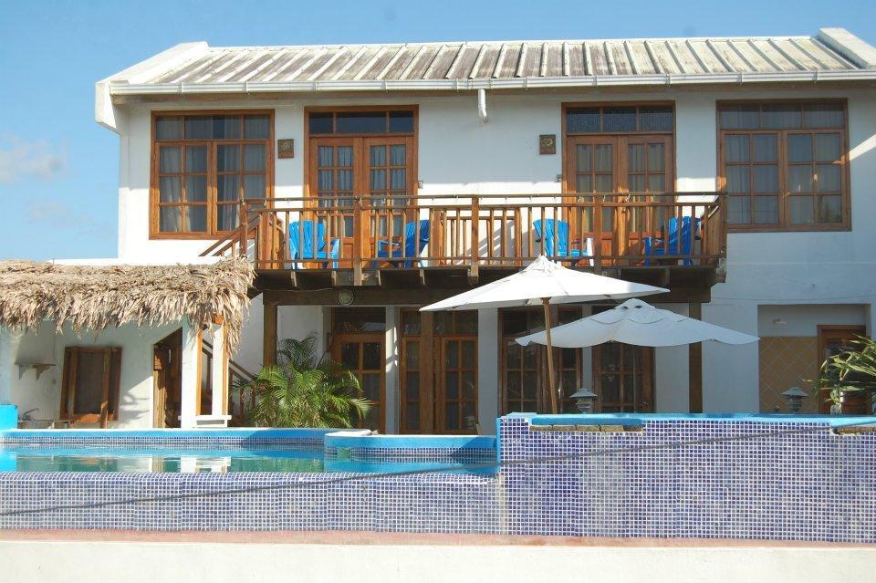 Hotel Y Restaurante Cesar Mariscos 텔라 외부 사진